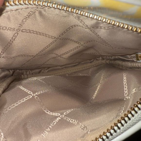 Michael Kors - Jet Set Medium Tie Dye Smartphone Crossbody Bag - Picture 6 of 7